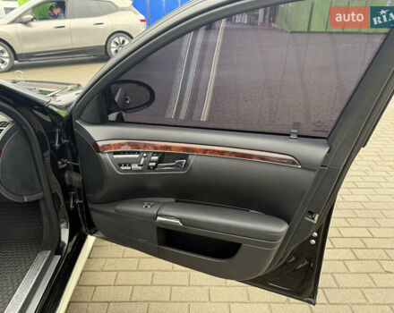 Чорний Мерседес С Клас, об'ємом двигуна 5.46 л та пробігом 245 тис. км за 8500 $, фото 15 на Automoto.ua