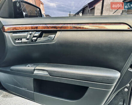 Черный Мерседес С Класс, объемом двигателя 5.5 л и пробегом 210 тыс. км за 12900 $, фото 65 на Automoto.ua