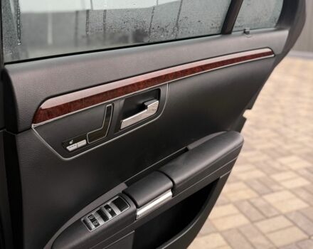 Черный Мерседес С Класс, объемом двигателя 3 л и пробегом 226 тыс. км за 10000 $, фото 4 на Automoto.ua