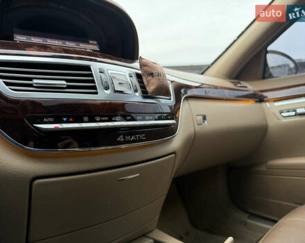 Черный Мерседес С Класс, объемом двигателя 5.46 л и пробегом 160 тыс. км за 13000 $, фото 18 на Automoto.ua