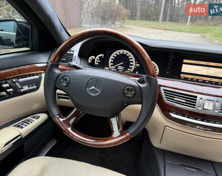 Чорний Мерседес С Клас, об'ємом двигуна 5.5 л та пробігом 243 тис. км за 12999 $, фото 22 на Automoto.ua
