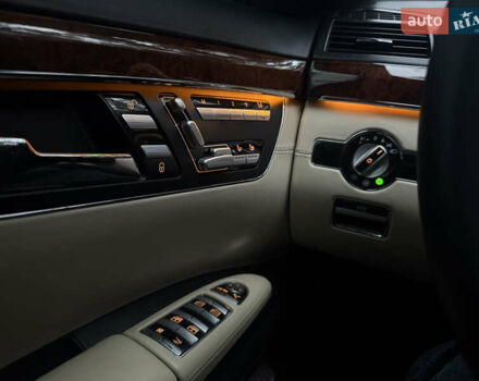 Чорний Мерседес С Клас, об'ємом двигуна 5.5 л та пробігом 243 тис. км за 12999 $, фото 42 на Automoto.ua