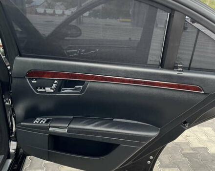 Черный Мерседес С Класс, объемом двигателя 5.5 л и пробегом 165 тыс. км за 15500 $, фото 28 на Automoto.ua