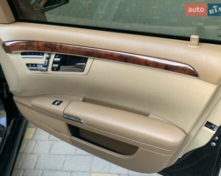 Черный Мерседес С Класс, объемом двигателя 5.5 л и пробегом 256 тыс. км за 10900 $, фото 25 на Automoto.ua