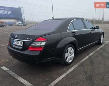 Черный Мерседес С Класс, объемом двигателя 5.46 л и пробегом 225 тыс. км за 12000 $, фото 2 на Automoto.ua