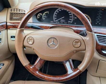 Черный Мерседес С Класс, объемом двигателя 5.5 л и пробегом 261 тыс. км за 10490 $, фото 9 на Automoto.ua