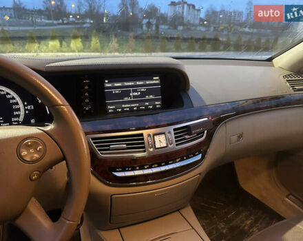 Черный Мерседес С Класс, объемом двигателя 3 л и пробегом 296 тыс. км за 12500 $, фото 14 на Automoto.ua