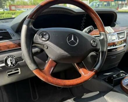 Черный Мерседес С Класс, объемом двигателя 5.46 л и пробегом 440 тыс. км за 10000 $, фото 6 на Automoto.ua