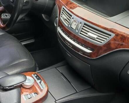 Чорний Мерседес С Клас, об'ємом двигуна 5.5 л та пробігом 198 тис. км за 12000 $, фото 23 на Automoto.ua