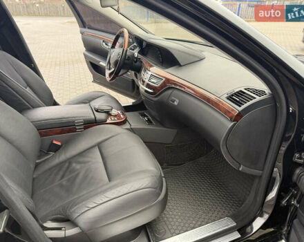 Чорний Мерседес С Клас, об'ємом двигуна 5.46 л та пробігом 245 тис. км за 8500 $, фото 16 на Automoto.ua