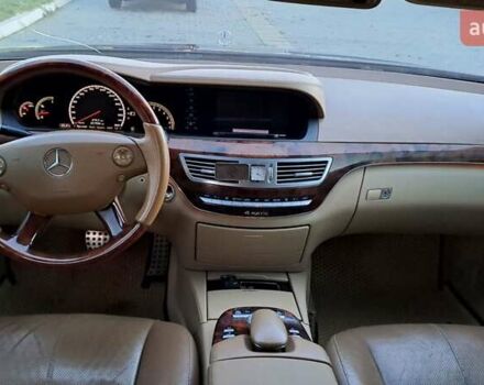 Чорний Мерседес С Клас, об'ємом двигуна 5.46 л та пробігом 357 тис. км за 9999 $, фото 13 на Automoto.ua