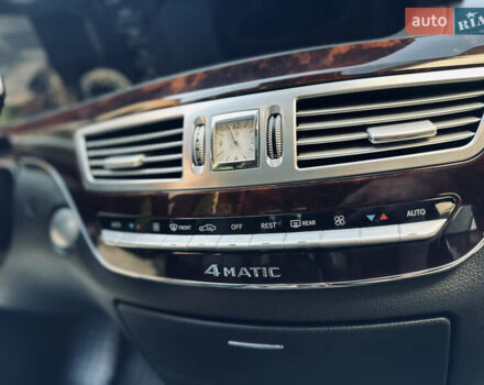 Черный Мерседес С Класс, объемом двигателя 5.5 л и пробегом 210 тыс. км за 12900 $, фото 25 на Automoto.ua