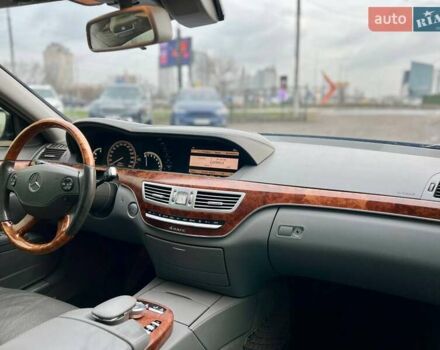 Черный Мерседес С Класс, объемом двигателя 3.5 л и пробегом 306 тыс. км за 8500 $, фото 17 на Automoto.ua