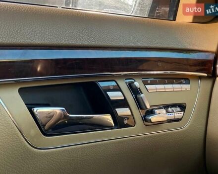 Черный Мерседес С Класс, объемом двигателя 5.46 л и пробегом 206 тыс. км за 14490 $, фото 16 на Automoto.ua