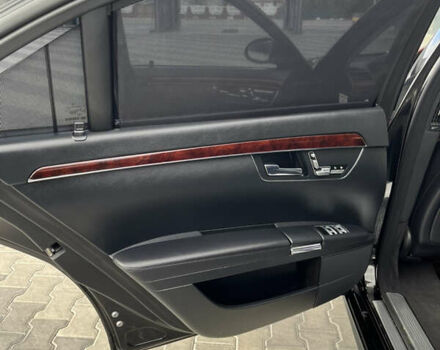 Черный Мерседес С Класс, объемом двигателя 5.5 л и пробегом 165 тыс. км за 15500 $, фото 30 на Automoto.ua