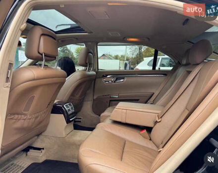 Черный Мерседес С Класс, объемом двигателя 5.46 л и пробегом 258 тыс. км за 15000 $, фото 11 на Automoto.ua