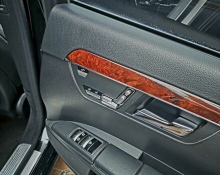 Черный Мерседес С Класс, объемом двигателя 5.5 л и пробегом 330 тыс. км за 10000 $, фото 4 на Automoto.ua