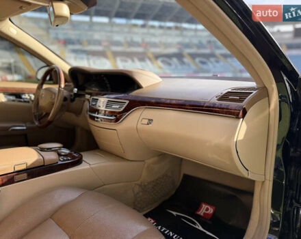 Черный Мерседес С Класс, объемом двигателя 5.5 л и пробегом 288 тыс. км за 10500 $, фото 43 на Automoto.ua