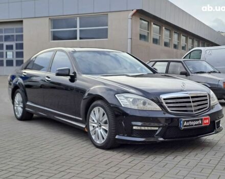 Черный Мерседес С Класс, объемом двигателя 5.5 л и пробегом 261 тыс. км за 10490 $, фото 1 на Automoto.ua