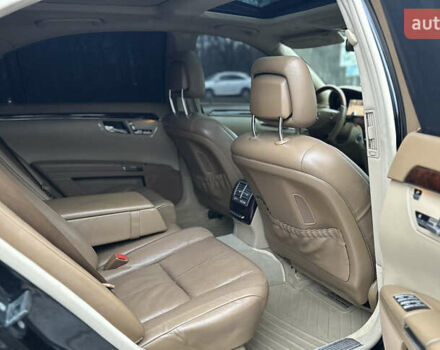 Черный Мерседес С Класс, объемом двигателя 5.5 л и пробегом 238 тыс. км за 10000 $, фото 17 на Automoto.ua