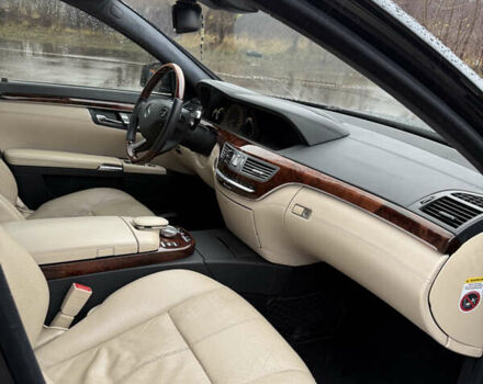 Черный Мерседес С Класс, объемом двигателя 5.5 л и пробегом 237 тыс. км за 9999 $, фото 9 на Automoto.ua