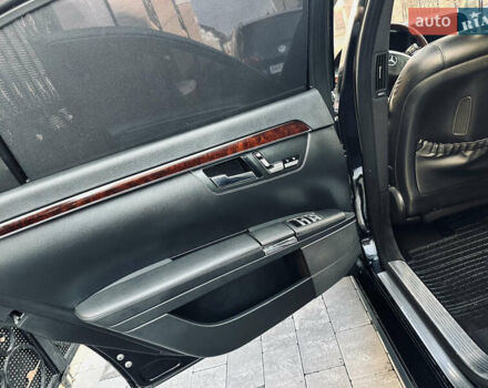 Черный Мерседес С Класс, объемом двигателя 5.5 л и пробегом 210 тыс. км за 12900 $, фото 66 на Automoto.ua