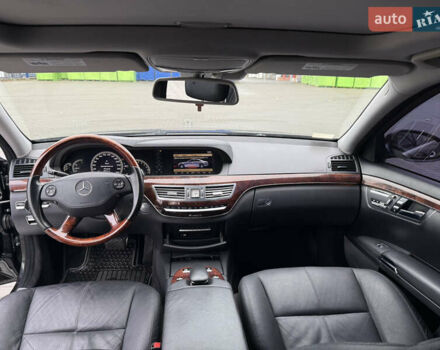 Чорний Мерседес С Клас, об'ємом двигуна 5.46 л та пробігом 245 тис. км за 8500 $, фото 23 на Automoto.ua