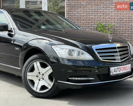 Черный Мерседес С Класс, объемом двигателя 5.5 л и пробегом 117 тыс. км за 49990 $, фото 1 на Automoto.ua