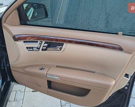 Чорний Мерседес С Клас, об'ємом двигуна 5.46 л та пробігом 357 тис. км за 9999 $, фото 17 на Automoto.ua