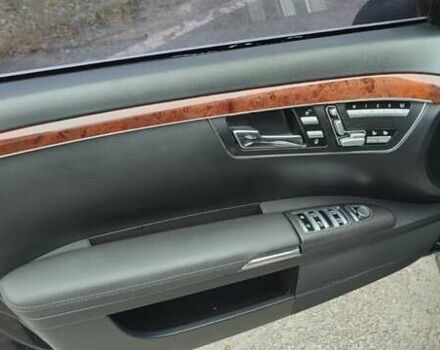 Чорний Мерседес С Клас, об'ємом двигуна 5.5 л та пробігом 198 тис. км за 12000 $, фото 10 на Automoto.ua