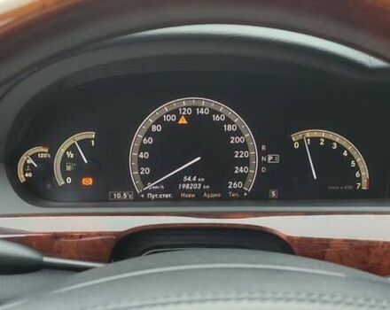 Чорний Мерседес С Клас, об'ємом двигуна 5.5 л та пробігом 198 тис. км за 12000 $, фото 14 на Automoto.ua