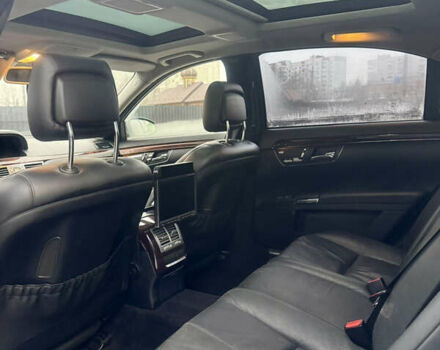 Черный Мерседес С Класс, объемом двигателя 5.46 л и пробегом 270 тыс. км за 9500 $, фото 12 на Automoto.ua