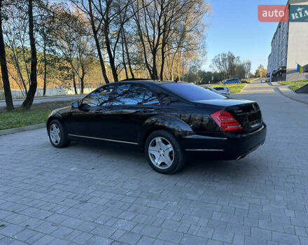 Черный Мерседес С Класс, объемом двигателя 5.5 л и пробегом 399 тыс. км за 13500 $, фото 2 на Automoto.ua