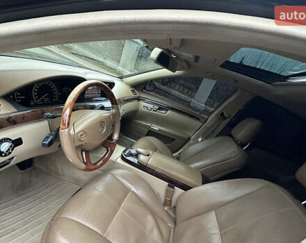 Черный Мерседес С Класс, объемом двигателя 5.5 л и пробегом 238 тыс. км за 10000 $, фото 3 на Automoto.ua