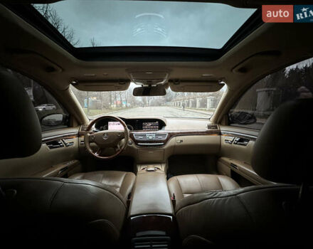 Черный Мерседес С Класс, объемом двигателя 5.5 л и пробегом 238 тыс. км за 10000 $, фото 13 на Automoto.ua