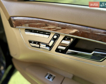 Черный Мерседес С Класс, объемом двигателя 5.5 л и пробегом 288 тыс. км за 10500 $, фото 41 на Automoto.ua