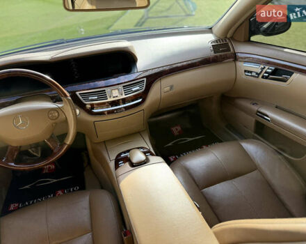 Черный Мерседес С Класс, объемом двигателя 5.5 л и пробегом 288 тыс. км за 10500 $, фото 47 на Automoto.ua
