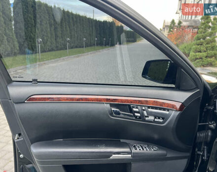 Черный Мерседес С Класс, объемом двигателя 5.46 л и пробегом 243 тыс. км за 14990 $, фото 22 на Automoto.ua