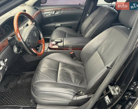 Чорний Мерседес С Клас, об'ємом двигуна 5.46 л та пробігом 245 тис. км за 8500 $, фото 9 на Automoto.ua