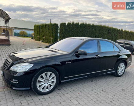 Черный Мерседес С Класс, объемом двигателя 5.46 л и пробегом 250 тыс. км за 15000 $, фото 1 на Automoto.ua