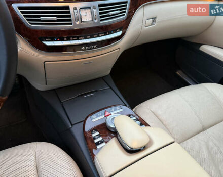 Чорний Мерседес С Клас, об'ємом двигуна 5.5 л та пробігом 243 тис. км за 12999 $, фото 39 на Automoto.ua