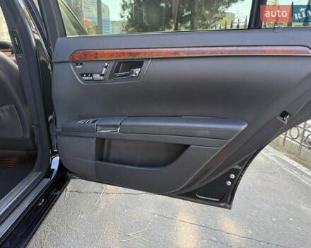 Черный Мерседес С Класс, объемом двигателя 3.5 л и пробегом 164 тыс. км за 12400 $, фото 18 на Automoto.ua