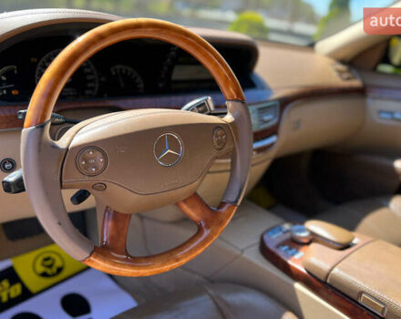 Черный Мерседес С Класс, объемом двигателя 3.5 л и пробегом 315 тыс. км за 10600 $, фото 19 на Automoto.ua