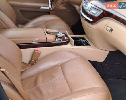 Черный Мерседес С Класс, объемом двигателя 5.5 л и пробегом 261 тыс. км за 10490 $, фото 18 на Automoto.ua