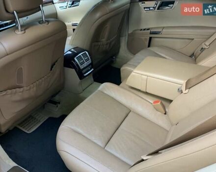 Черный Мерседес С Класс, объемом двигателя 5.5 л и пробегом 256 тыс. км за 10900 $, фото 19 на Automoto.ua