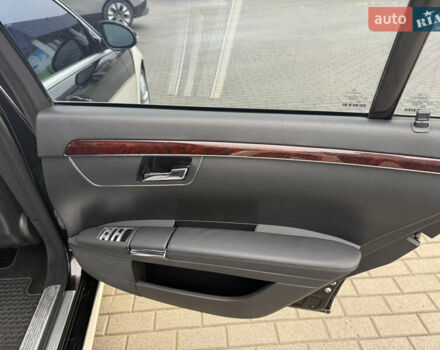 Чорний Мерседес С Клас, об'ємом двигуна 5.46 л та пробігом 245 тис. км за 8500 $, фото 14 на Automoto.ua