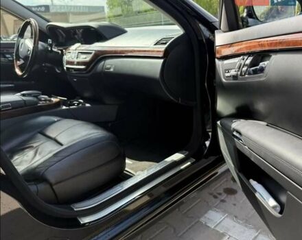 Черный Мерседес С Класс, объемом двигателя 5.46 л и пробегом 440 тыс. км за 10000 $, фото 8 на Automoto.ua