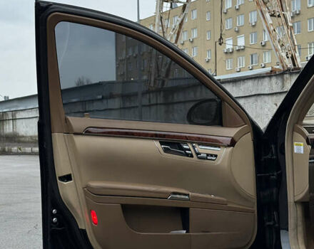 Черный Мерседес С Класс, объемом двигателя 5.46 л и пробегом 160 тыс. км за 13000 $, фото 16 на Automoto.ua