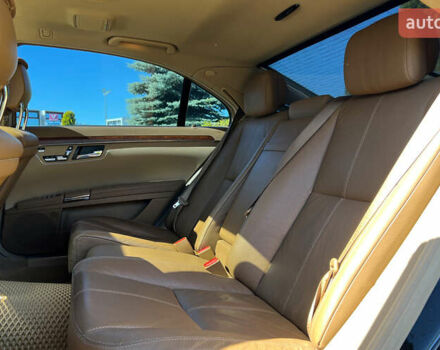 Черный Мерседес С Класс, объемом двигателя 3.5 л и пробегом 315 тыс. км за 10600 $, фото 11 на Automoto.ua