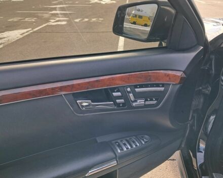 Чорний Мерседес С Клас, об'ємом двигуна 5.5 л та пробігом 250 тис. км за 12500 $, фото 13 на Automoto.ua